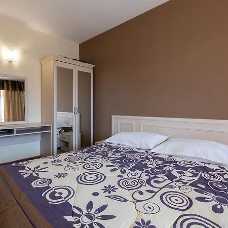 ❤kitchen & Balcony Pool View, 1 Bedroom Ap ❤tz❤ דירה סאני ביץ'