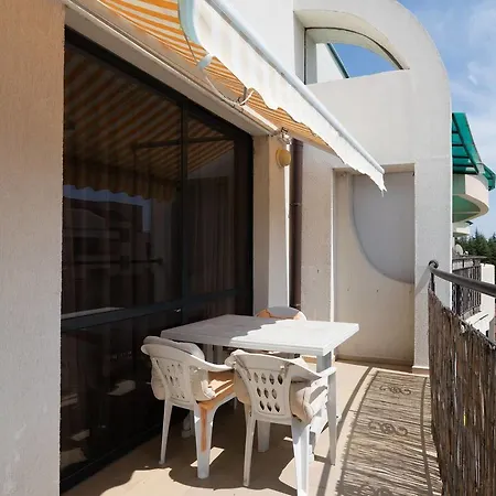 ❤kitchen & Balcony Pool View, 1 Bedroom Ap ❤tz❤ דירה